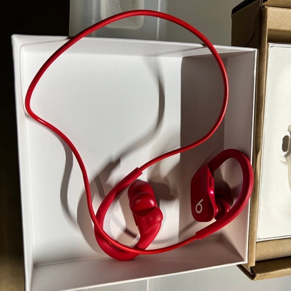 Red PowerBeats - Picture 4 of 4